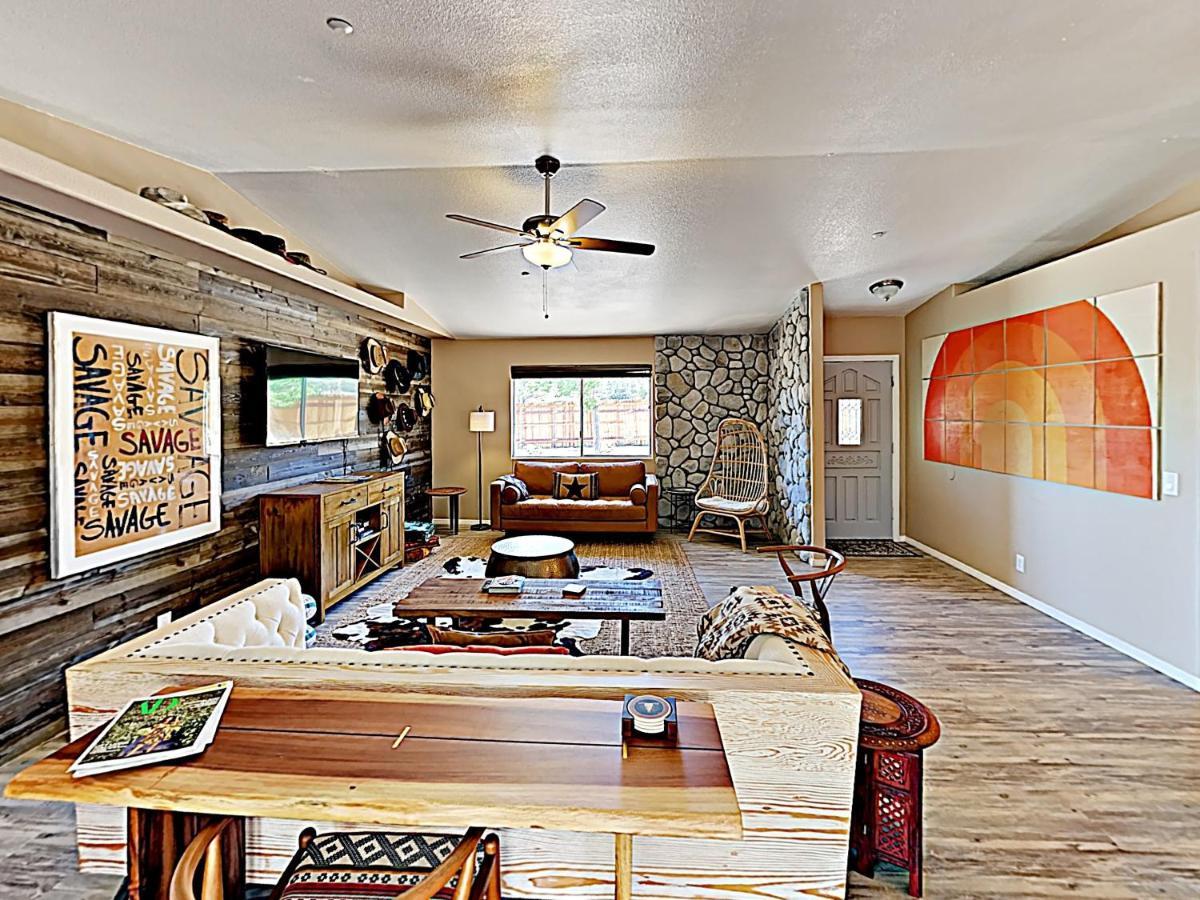 Rawhide Ranch - Walk To Pappy And Harriet'S With Hot Tub! Home Yucca Valley Exterior foto